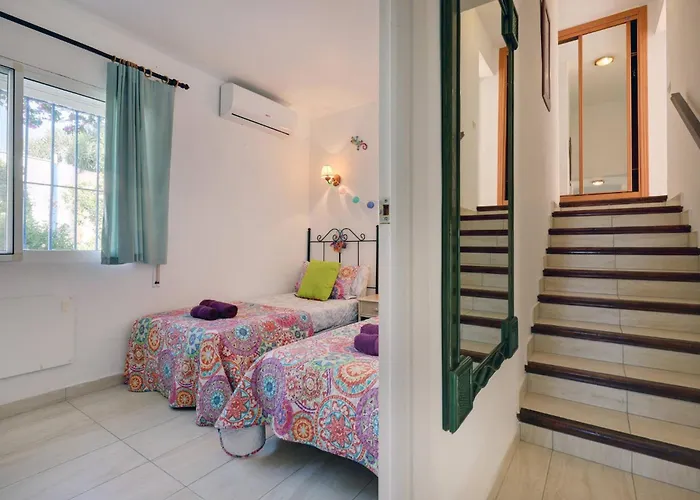 089 Traditional Andalusian 3 Bed With Private Pool 别墅 *